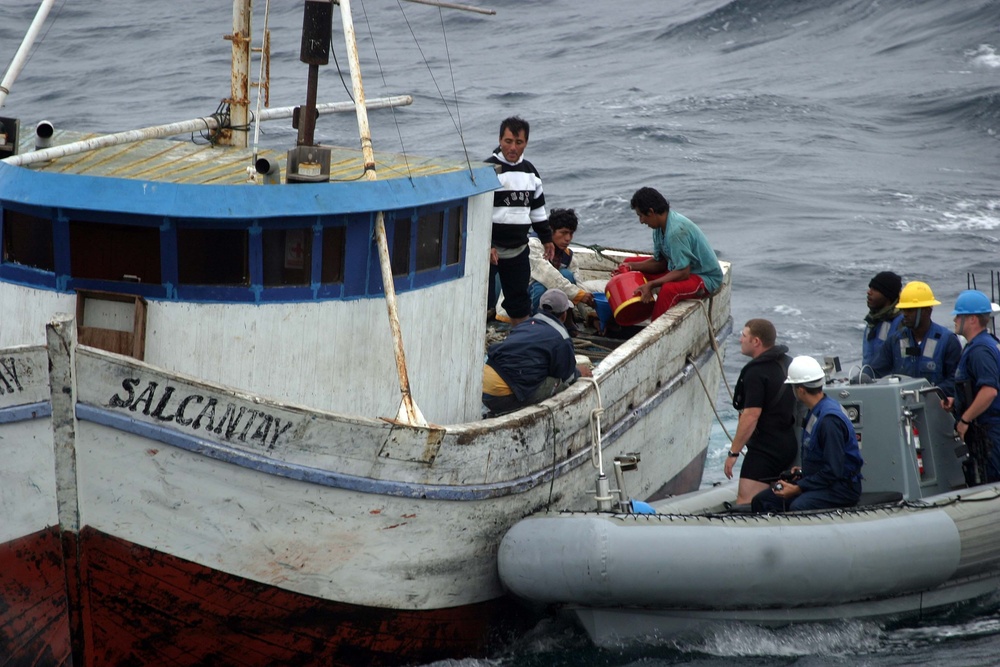 USS Forrest Sherman assists Peruvian fishing vessel