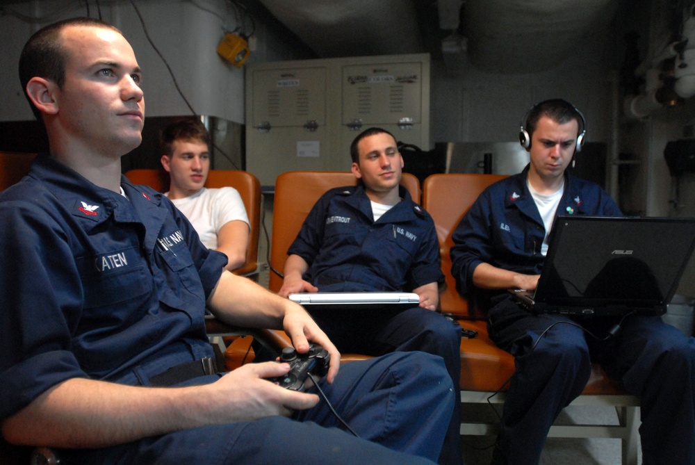 Sailors relax aboard USS Ronald Reagan