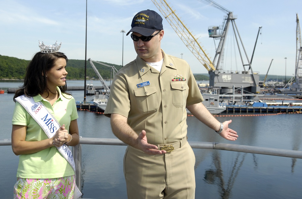 Miss Virginia 2007 visits USS Virginia