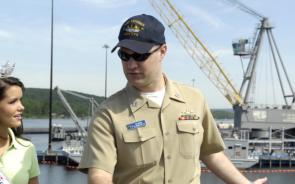 Miss Virginia 2007 visits USS Virginia