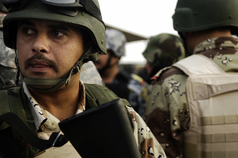 Security check on soldiers in the Sadr City District