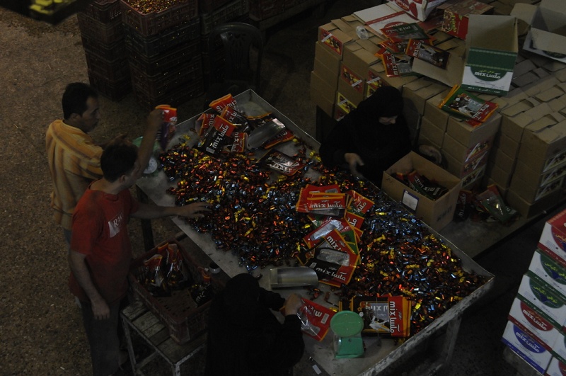 Iraqis rebuild market brick by brick