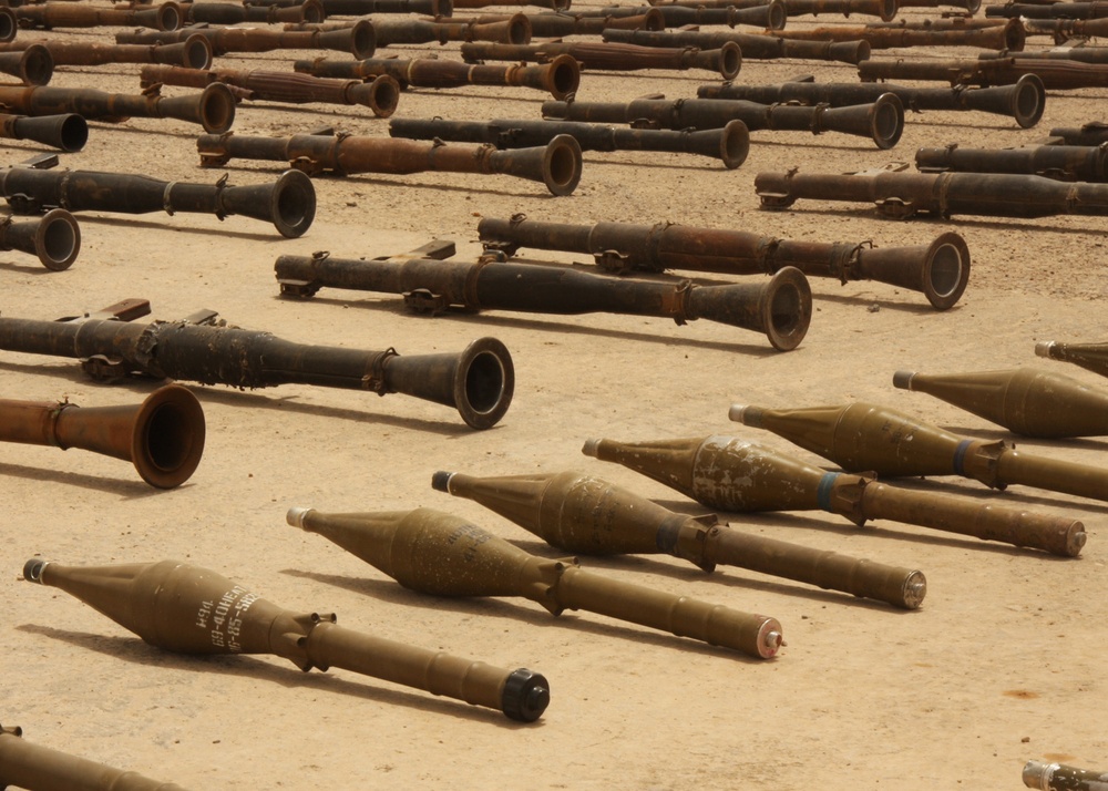 Iraqi army displays collection of weapons confiscated from Sadr City