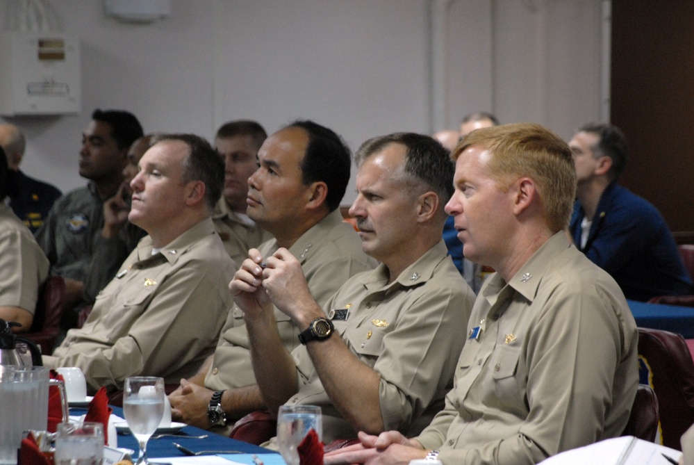 U.S Navy commanders briefed on Philippine humanitarian relief efforts