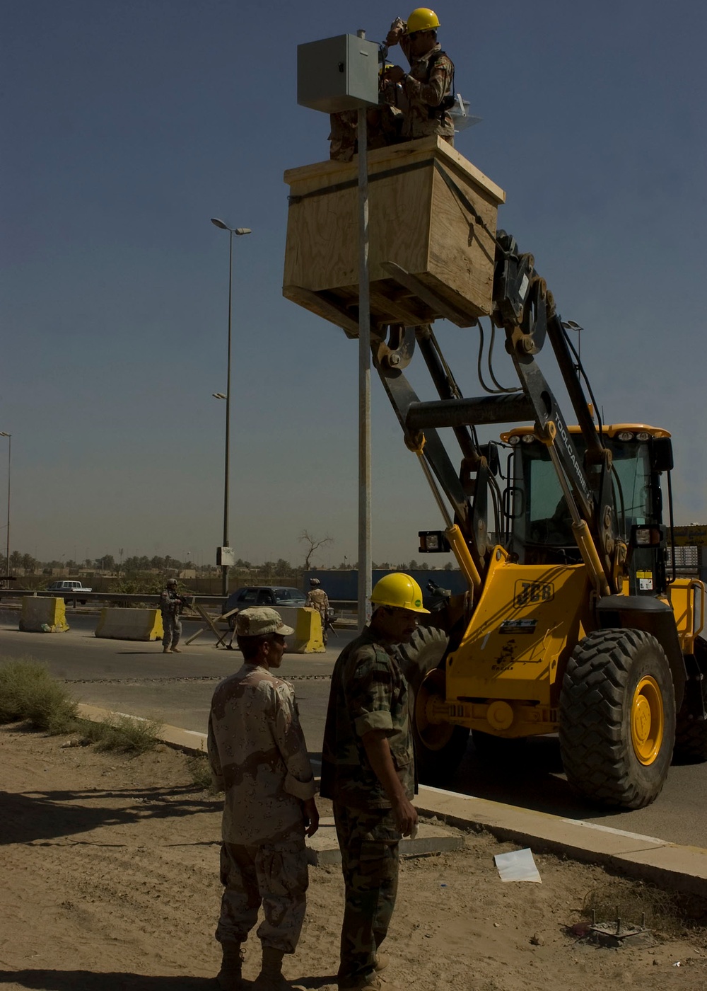 DVIDS - Images - IA, MND-B Soldiers Light Up Baghdad Neighborhood ...