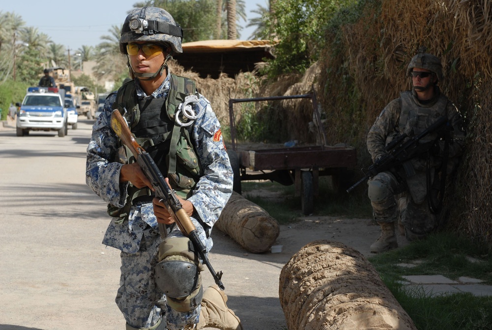 Creek Co. teaches importance of hydration, conducts joint patrol in Jaza'ir