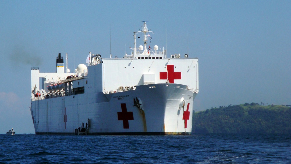 USNS Mercy participates in Philippines humanitarian mission