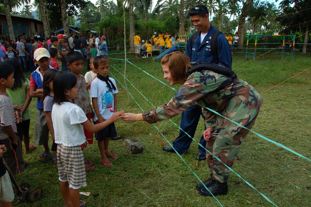 Sailors provide humanitarian relief to Philippine nationals