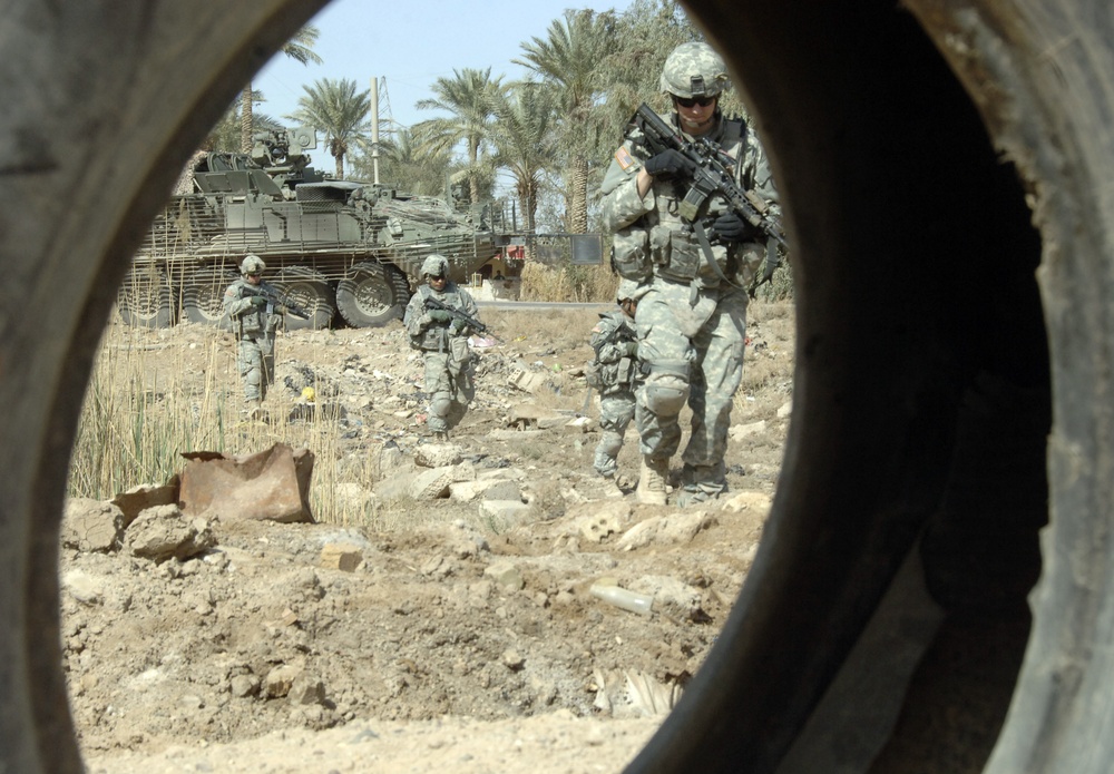 Soldiers, Iraqi police; patrol Baghdad