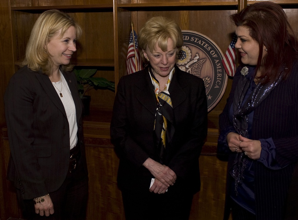 Lynne Cheney visits Iraq