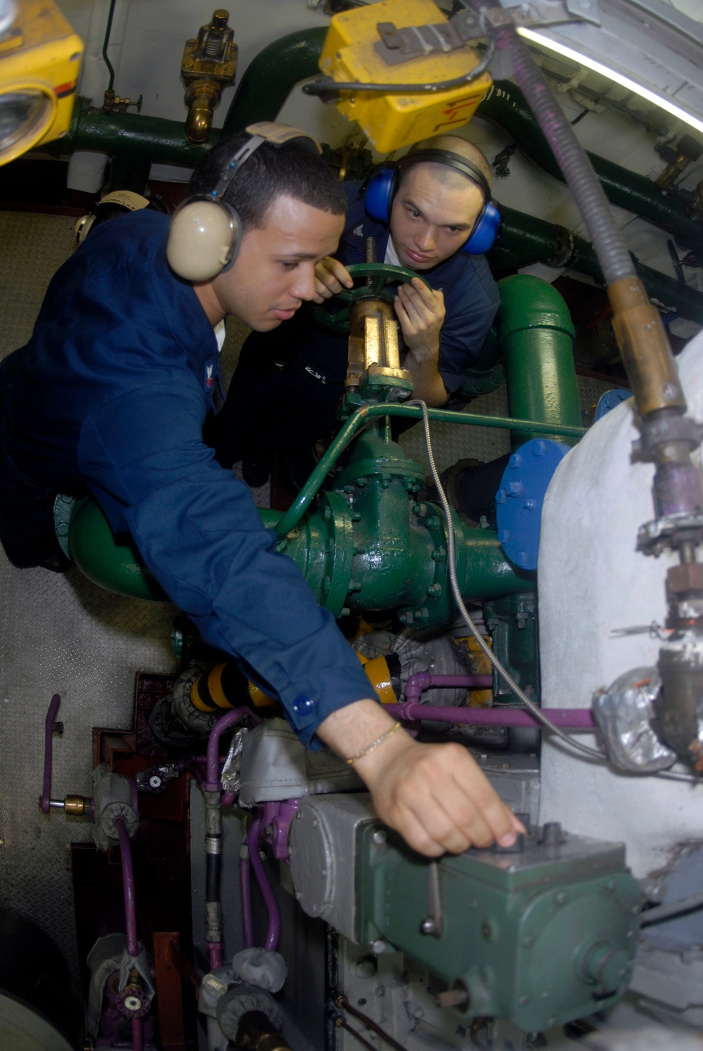 How to adjust the speed of a ship's diesel engine