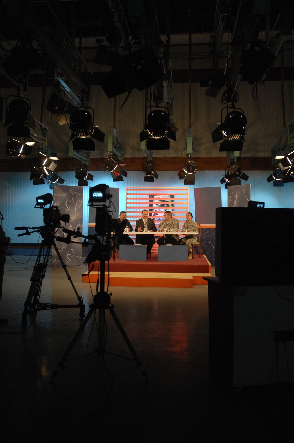 U.S. and Iraqi Soldiers Join Together for Television Interview