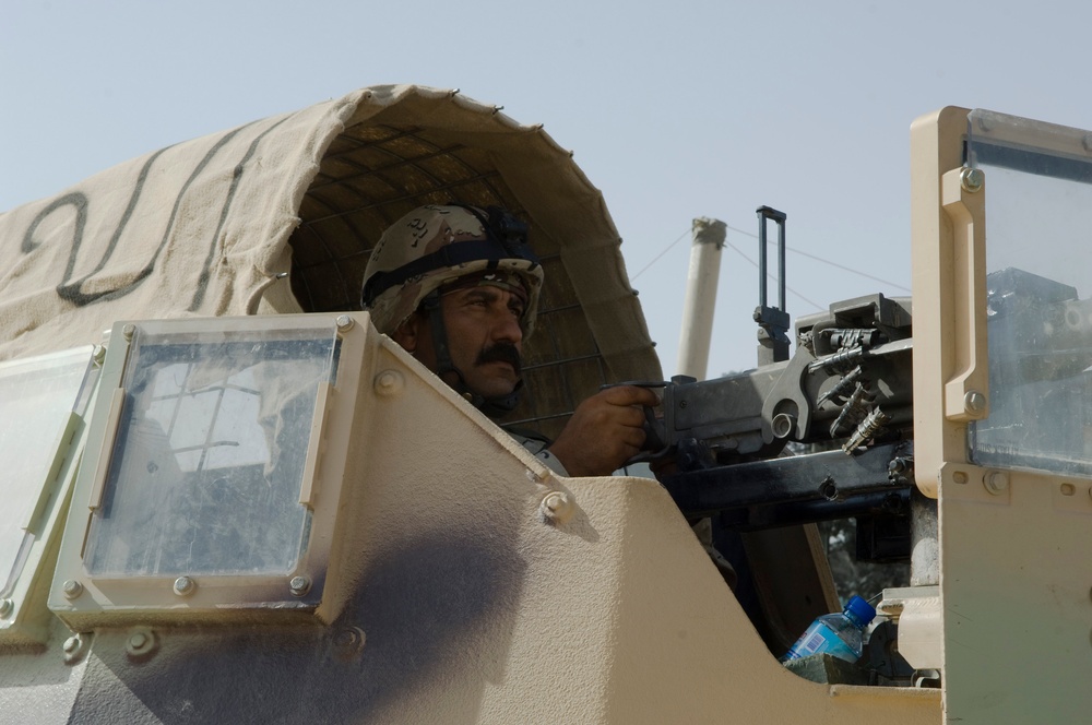 Iraqi Army Conducts Operation Cougar Storm