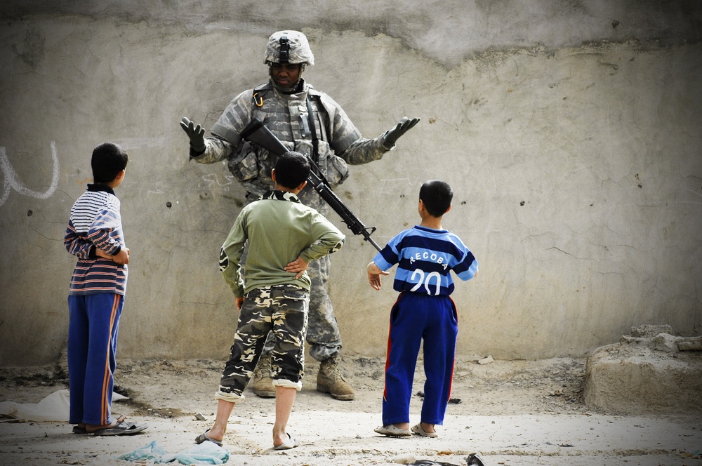 Soldiers mingle with Kirkuk locals during patrol