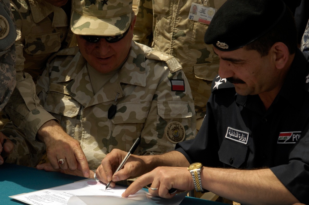 Polish Commander Hands Over Keys to 300 New Iraqi Police Vehicles