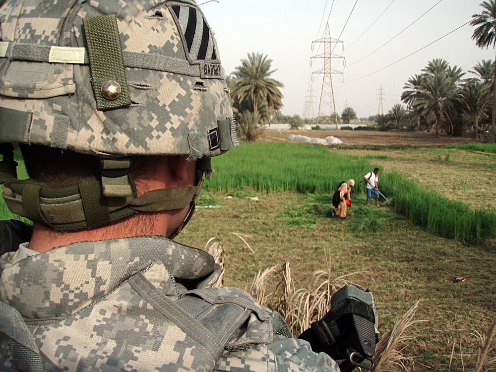 U.S. Soldiers, Iraqi police conduct joint patrol