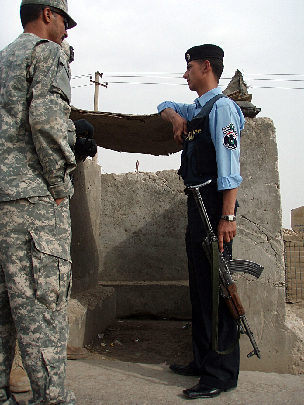 U.S. Soldiers, Iraqi police conduct joint patrol