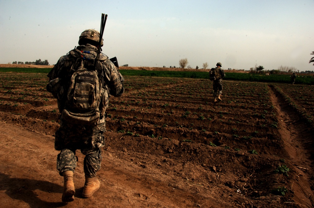 Soldiers fly off after cache search