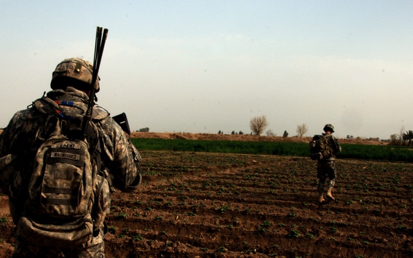 Soldiers fly off after cache search