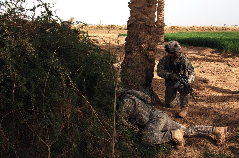 Soldiers fly off after cache search