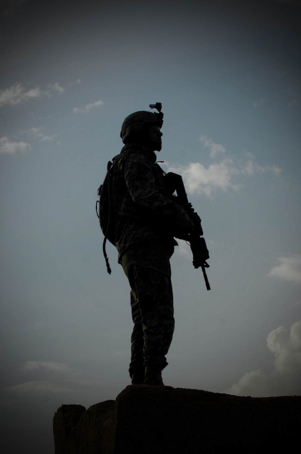 10th Mountain Division Soldiers conduct cordon and search operation