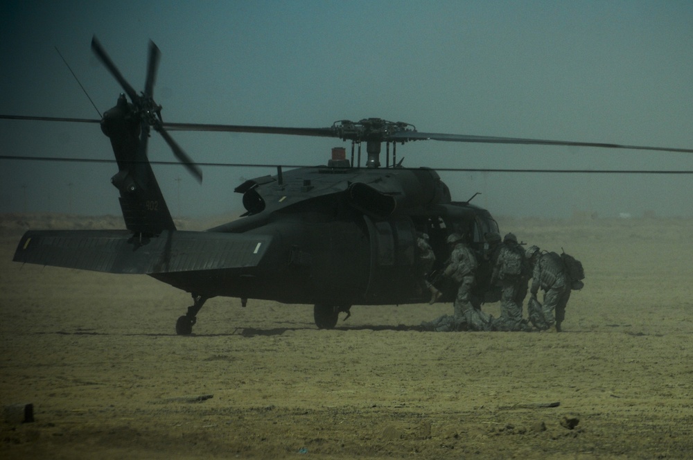 10th Mountain Division Soldiers conduct cordon and search operation