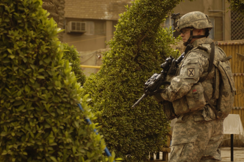 U.S. Iraqi national police, army, patrol streets, look for caches