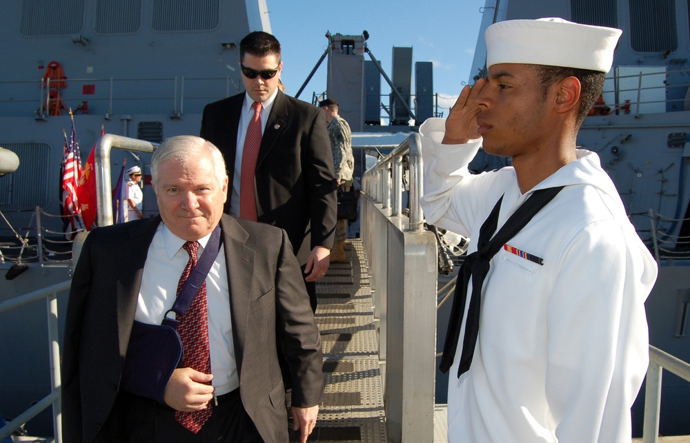 Gates tours USS Russell and holds press conference