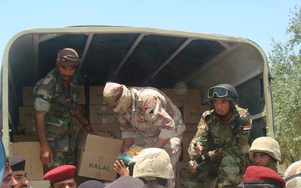 Iraqi security forces provide Humanitarian support to Amarah
