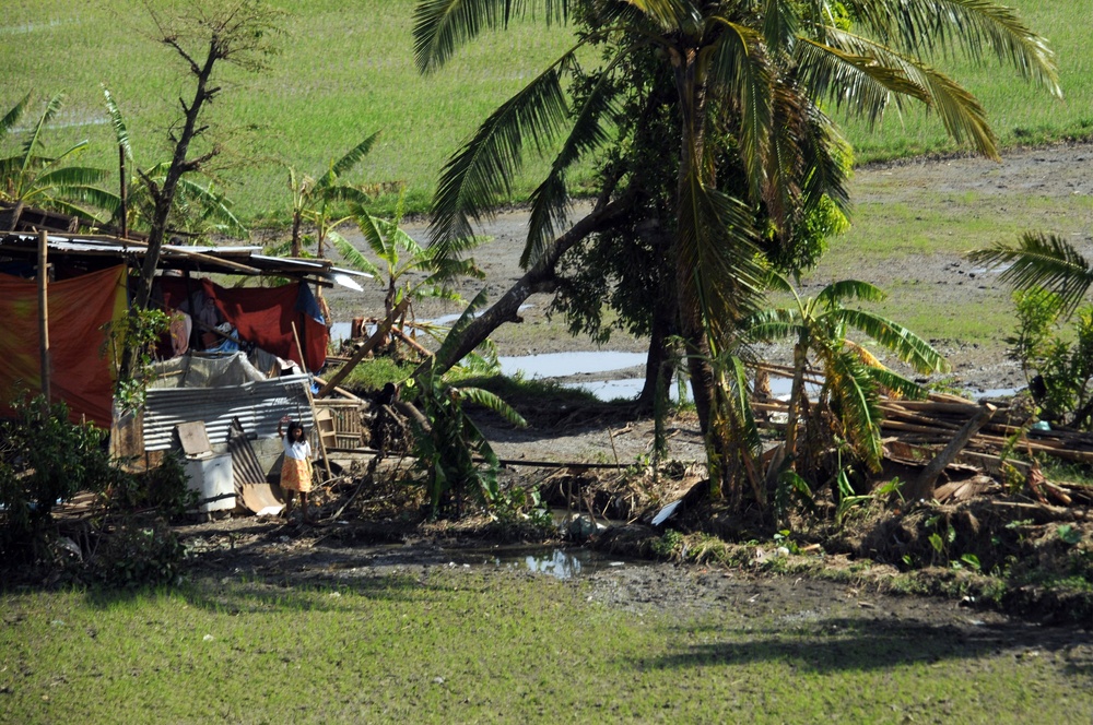 Sailors conduct typhoon relief efforts in Philippines