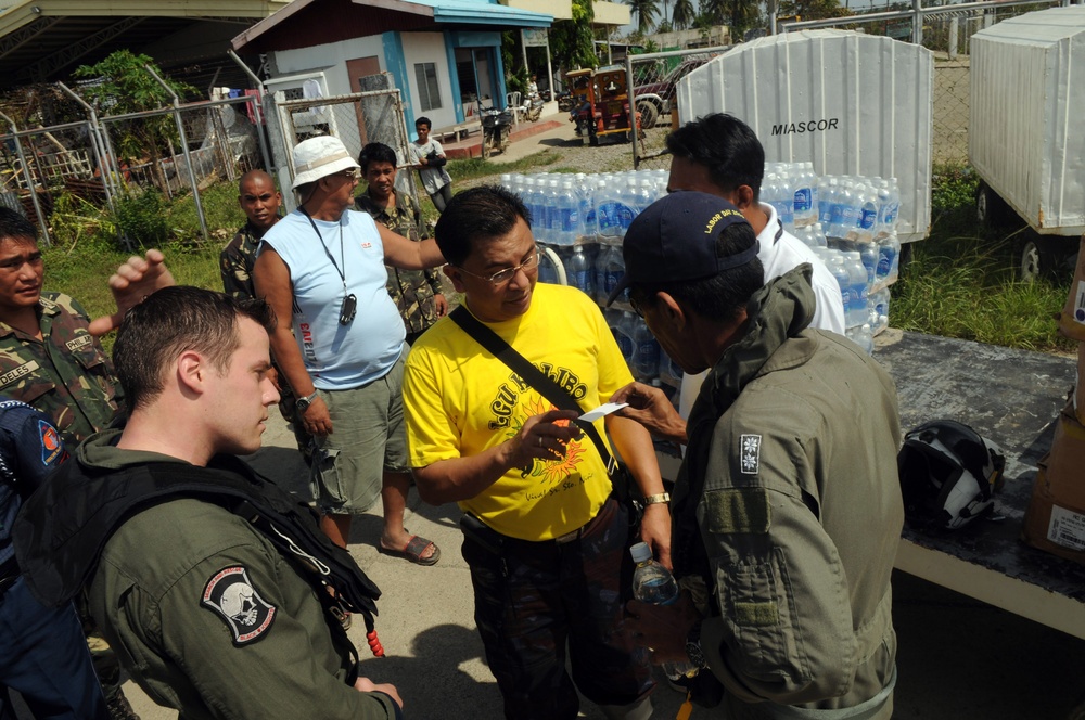 Sailors conduct typhoon relief efforts in Philippines