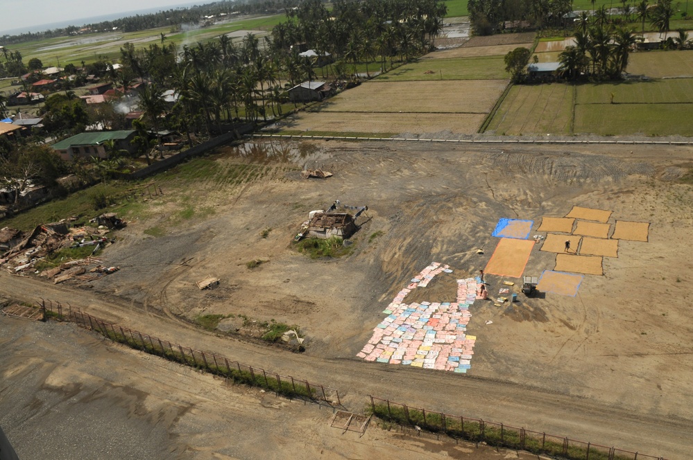 Sailors conduct typhoon relief efforts in Philippines