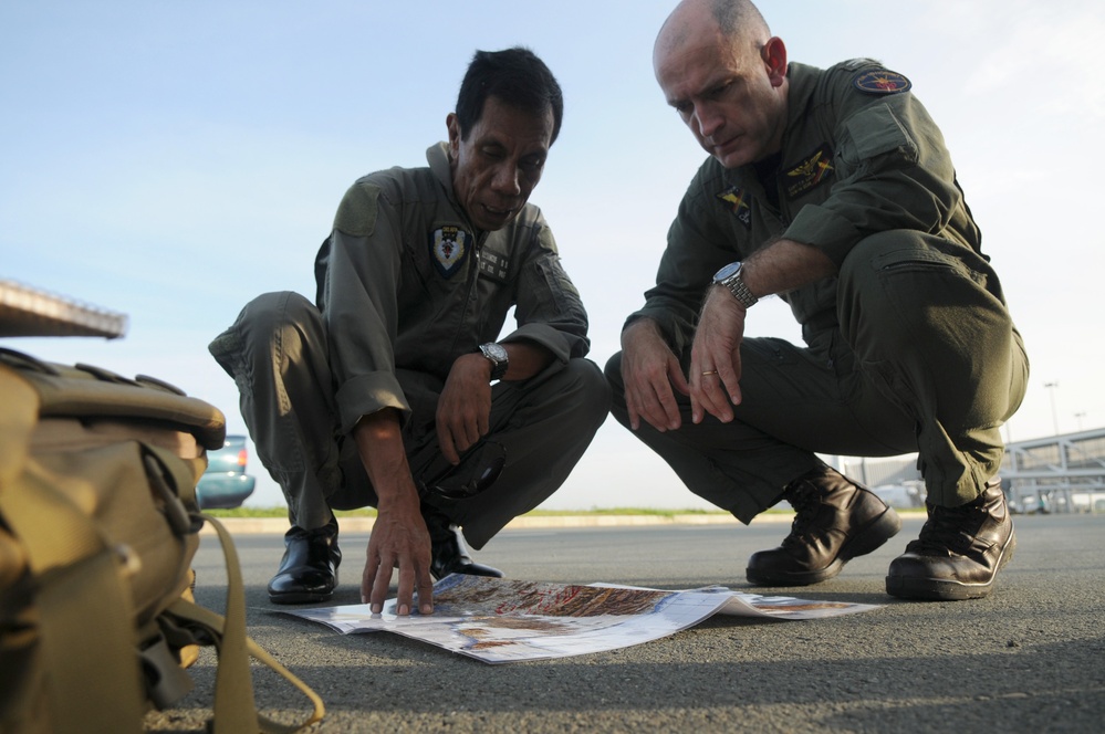 Sailors conduct typhoon relief efforts in Philippines