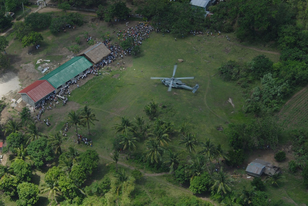 Sailors conduct typhoon relief efforts in Philippines