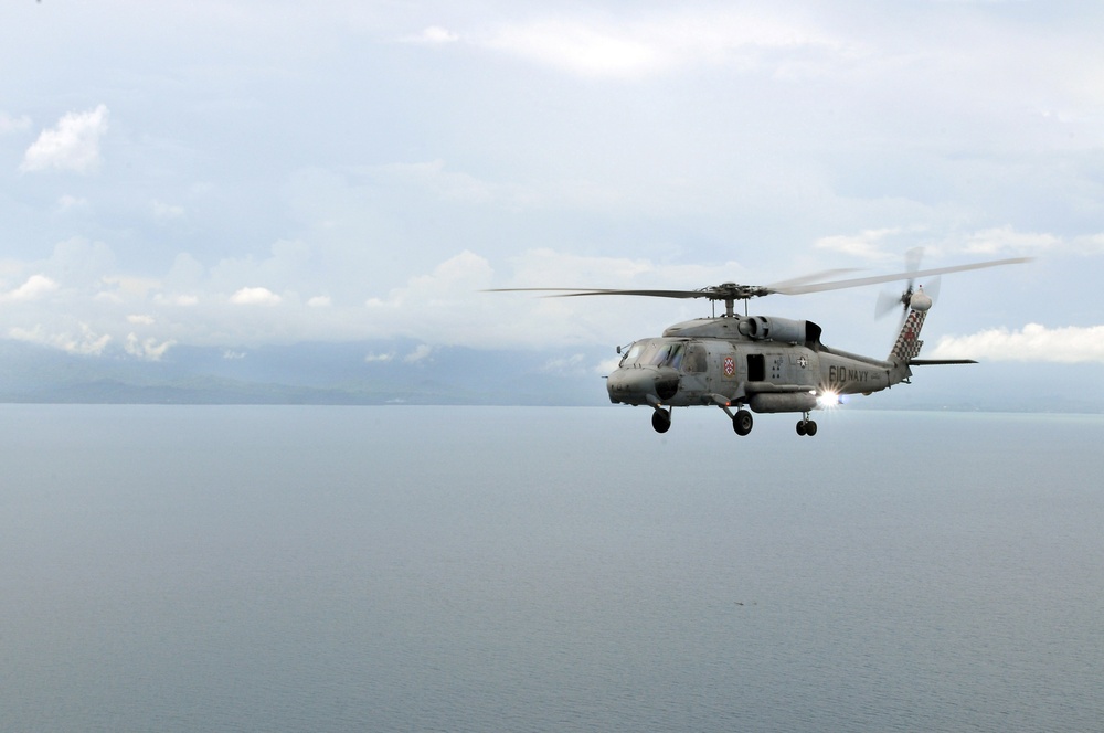 Sailors conduct typhoon relief efforts in Philippines