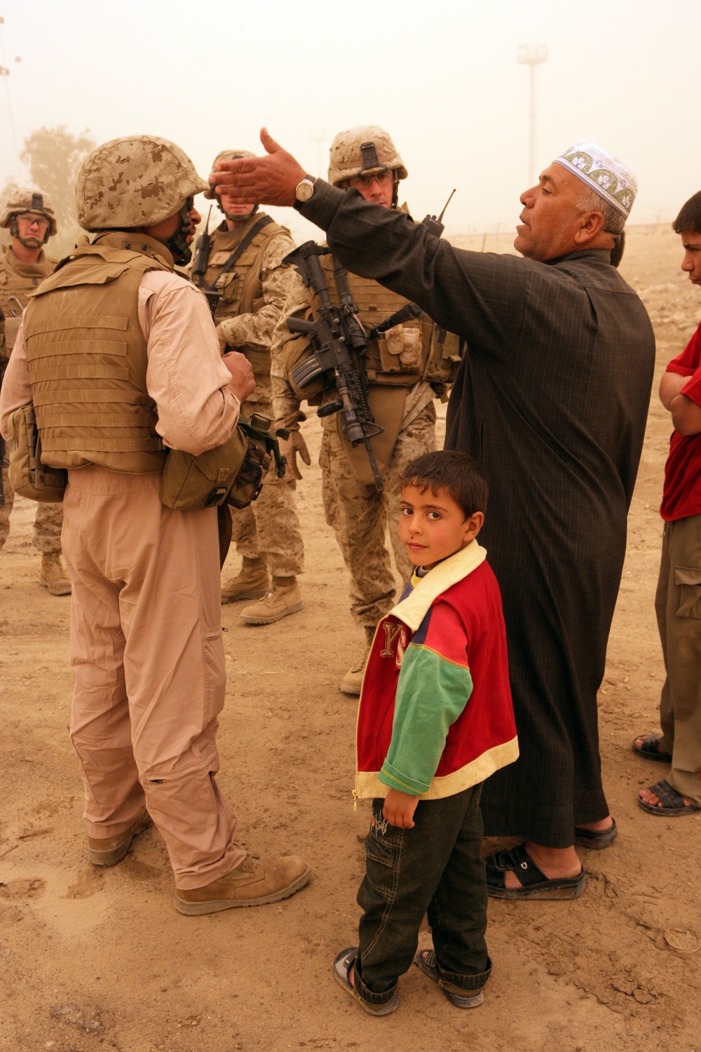 Marines work with Iraqi police in Ramadi
