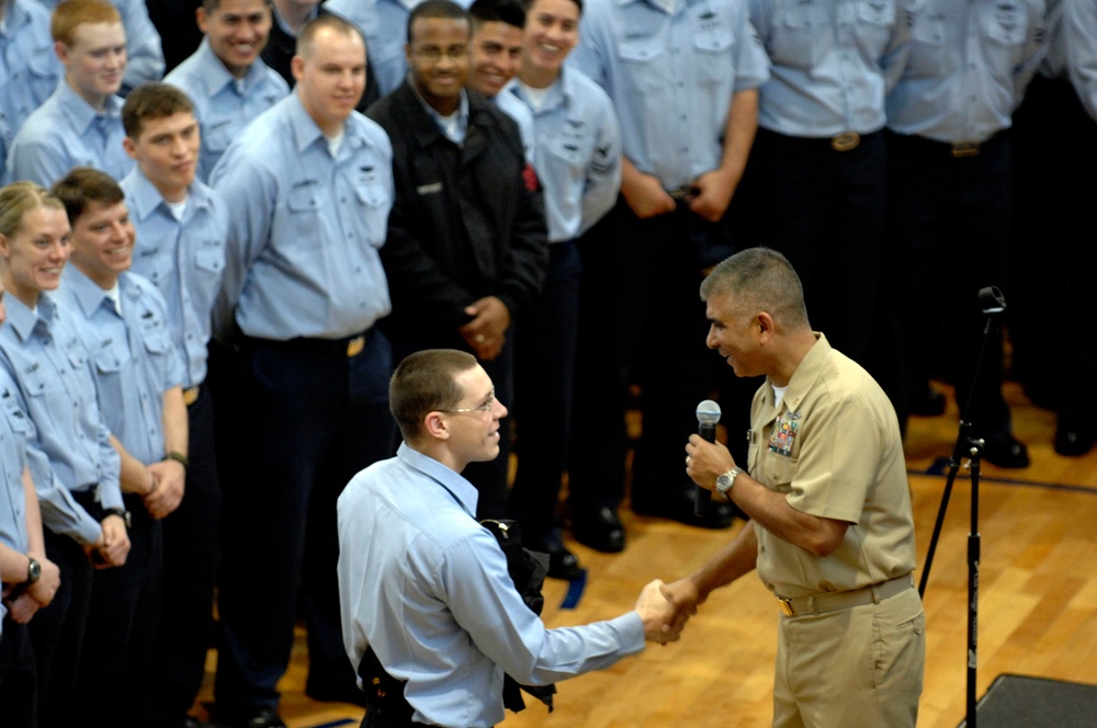 Top Navy enlisted visits Sailors in Japan