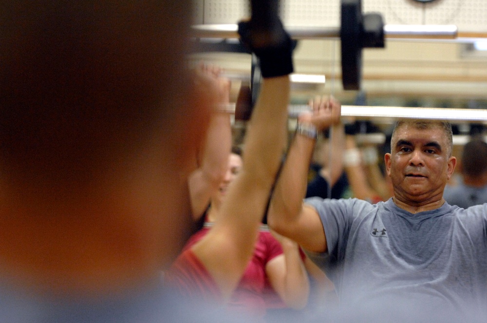 Top Navy enlisted visits Sailors in Japan