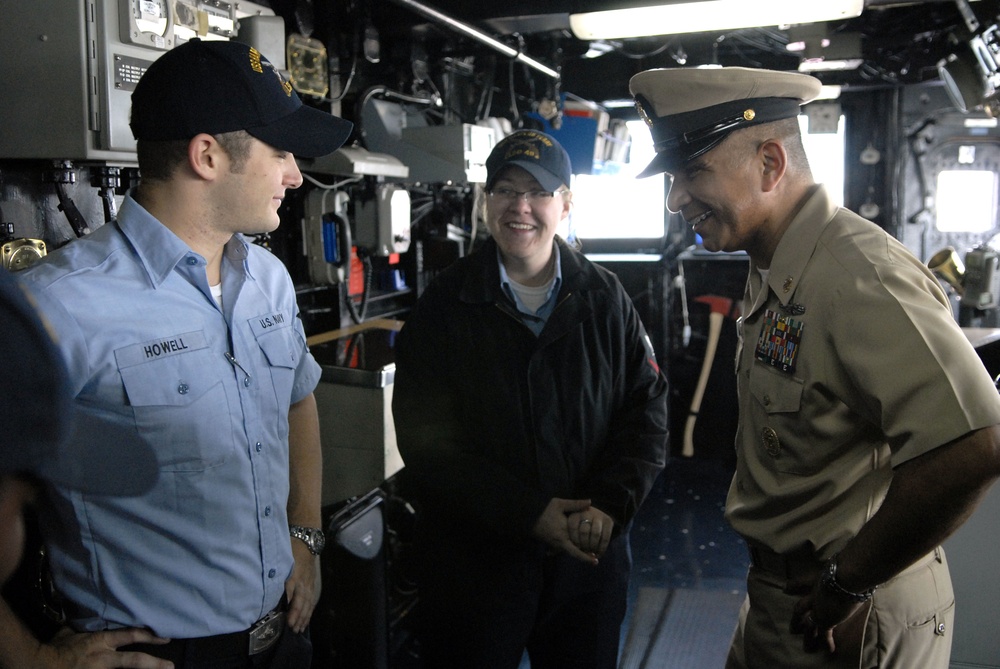 Top Navy enlisted visits Sailors in Japan