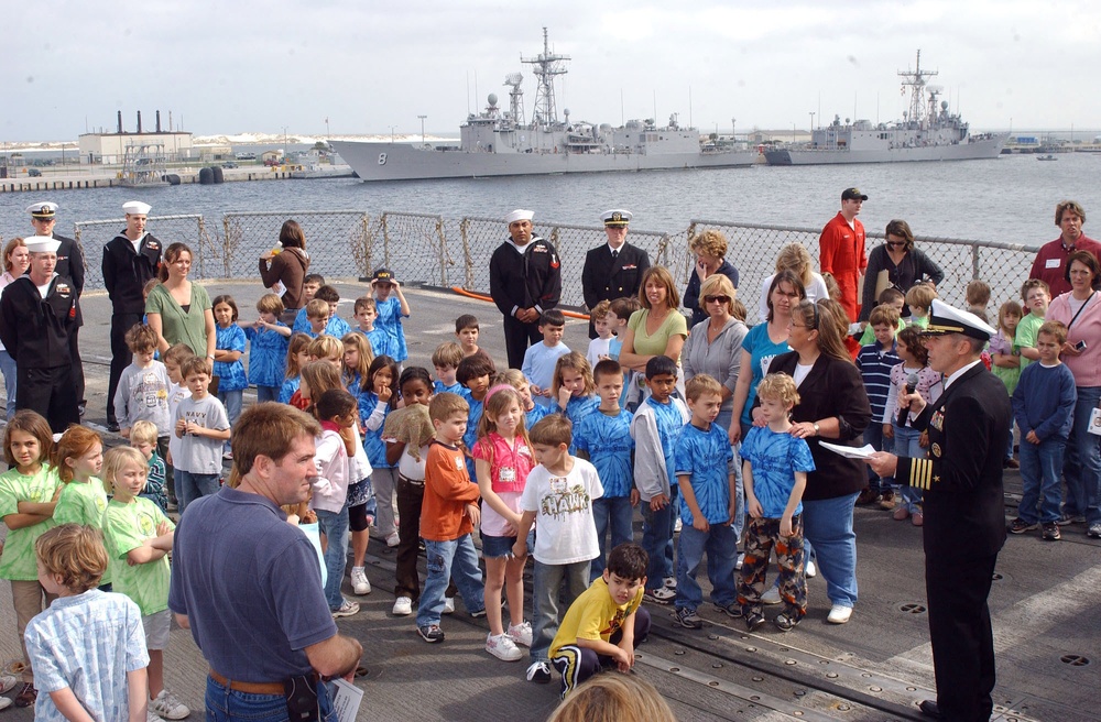 Students tour USS Vicksburg