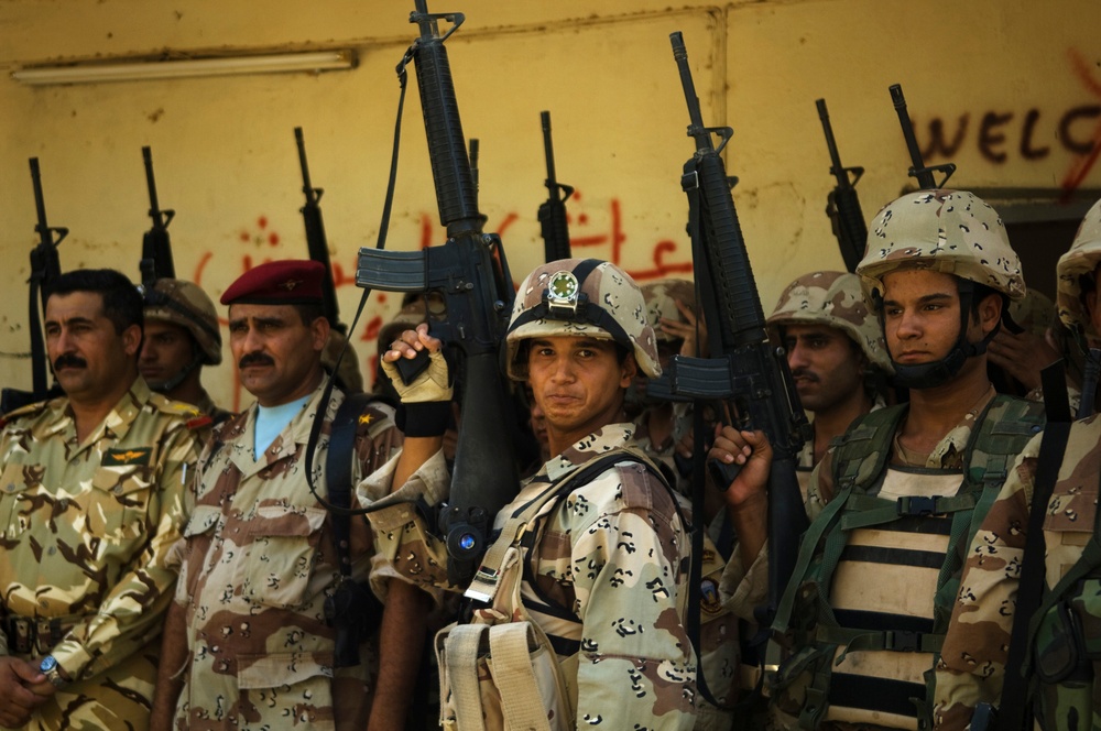 Iraqi Soldiers Participate in Operation Cougar Storm