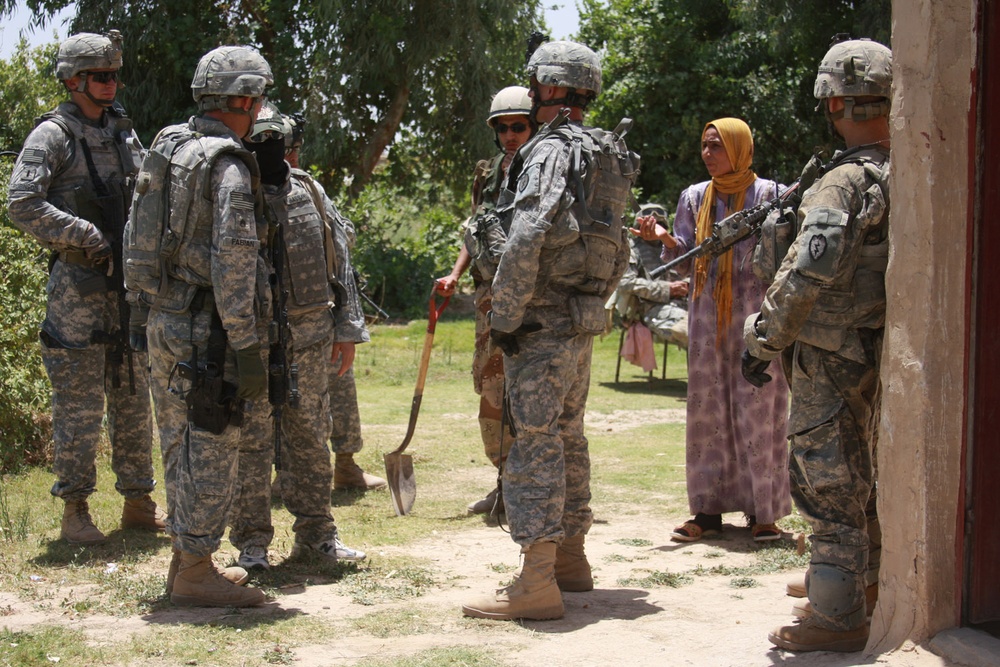 Wolfhounds, IA work together to search for weapons