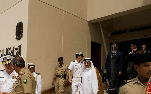 Chief of Naval Operations visits with Bahrain Sailors, civilians