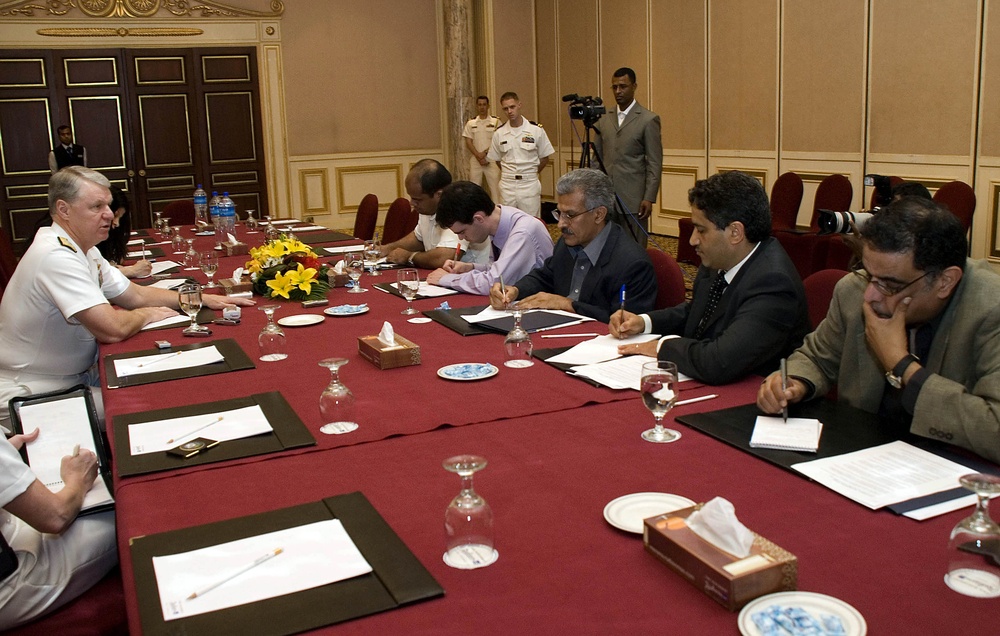 Chief of Naval Operations visits with Bahrain Sailors, civilians