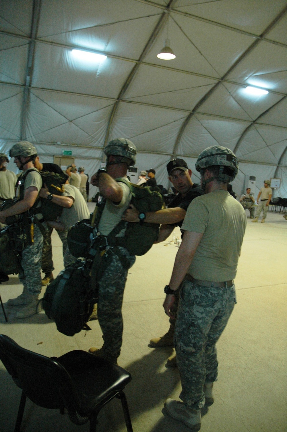 Team 'jumps' over to Iraq to train paratroopers