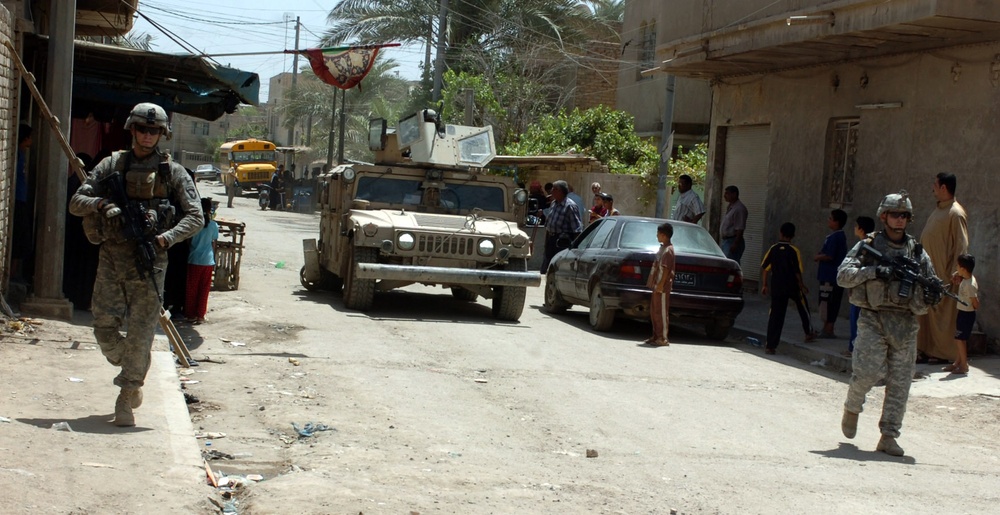 Iraqi troops patrol west Baghdad