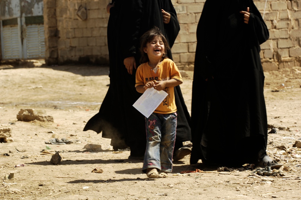 Iraqi Civilians Enjoy a Day Out
