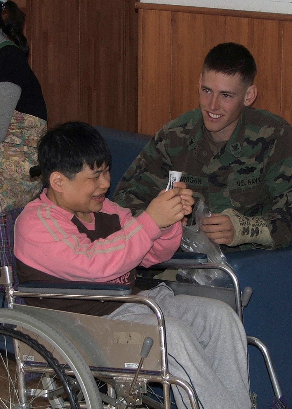 Seabees visit Korean orphanage