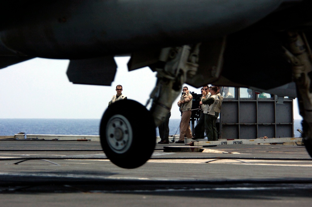USS Kitty Hawk returning home