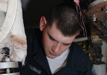 Sailor maintains USS Kitty Hawk